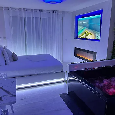 Suite Jacuzzi 2 Min De La Mer La Ciotat Exterior photo
